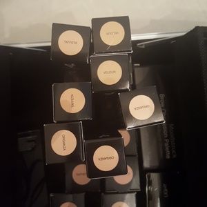 1 Younique touch mineral skin perfecting concealer